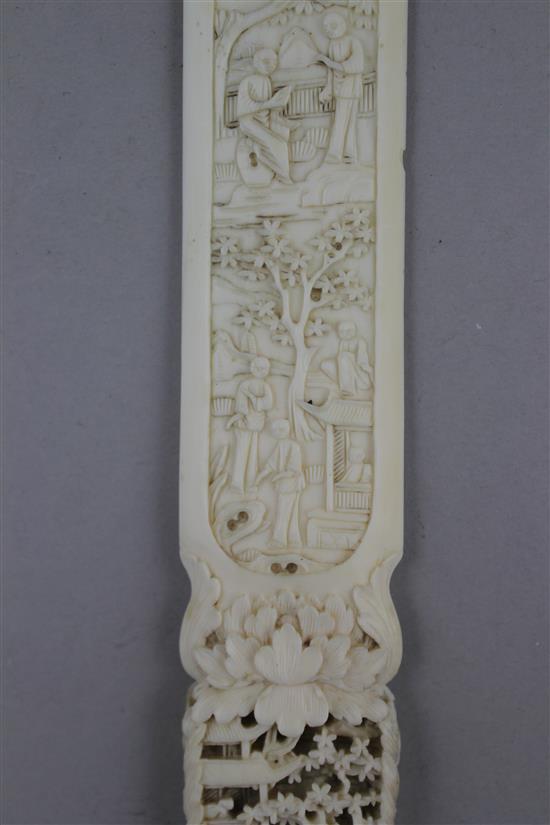 A Chinese export ivory page turner, 19th century, 28cm